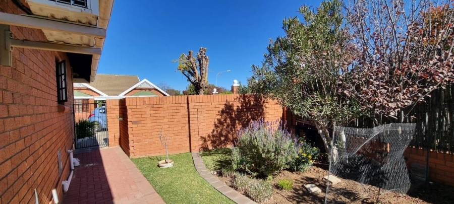 2 Bedroom Property for Sale in Heuwelsig Free State